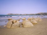 moeraki boulders image