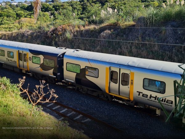 te huia train https://commons.wikimedia.org/wiki/File:Te_Huia_SR_class_carriages.jpg